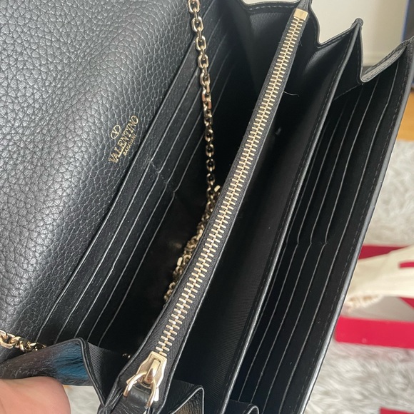 Authentic Valentino Rockstud Wallet on Chain bag - Picture 5 of 9